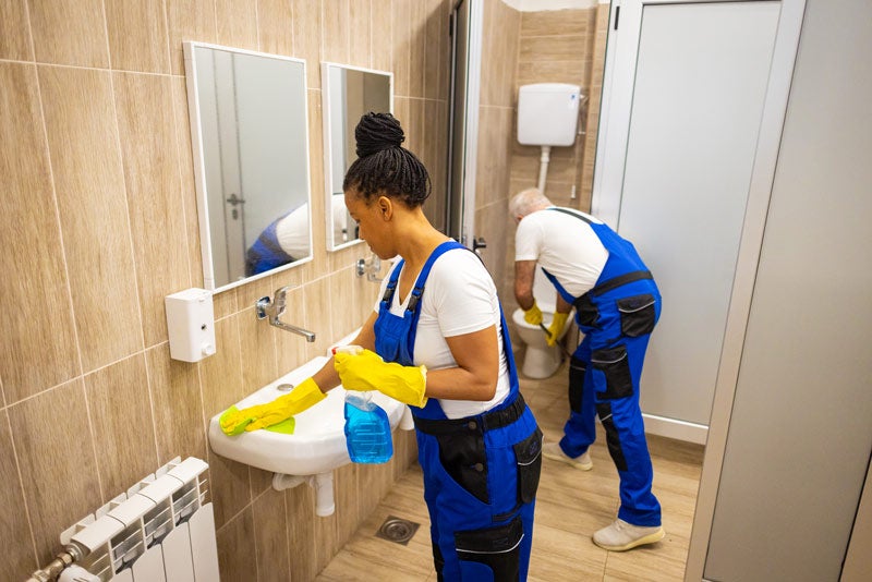 Cleaning bathroom to remove odor in Jacksonville, FL